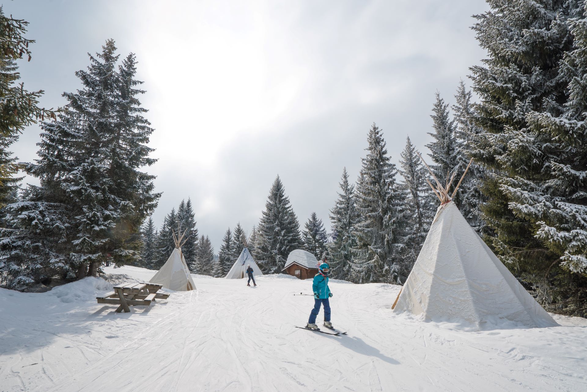 Kids fun zone with tipis in Les Gets (image: Valentin Ducrettet)